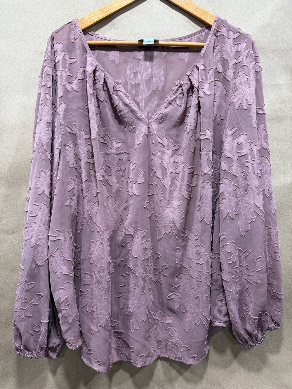 Liz Claiborne mauve Textured Floral V-Neck Long Sleeve Blouse